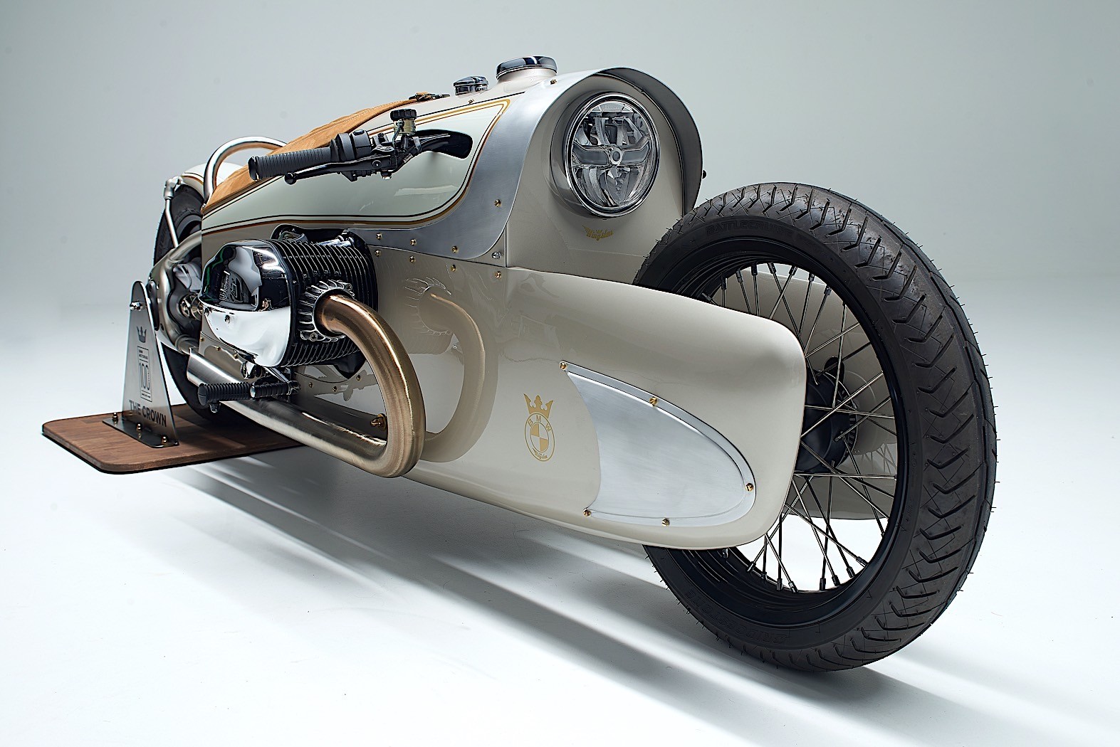 bmw r 18 the crown is an industrial style custom fork replaced by something much fancier 2