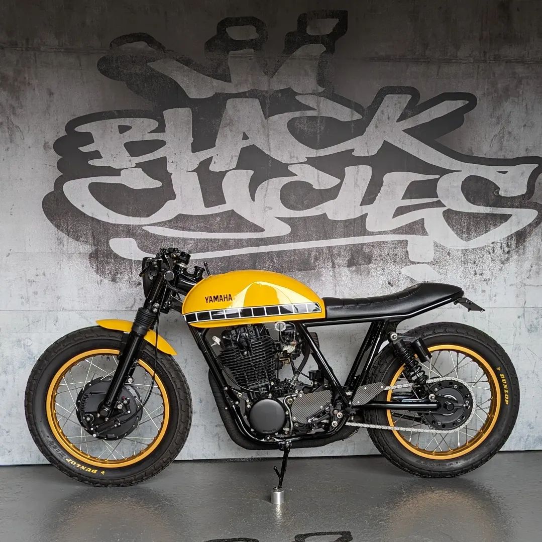 custom yamaha sr400 has an interesting backstory to complement the tasty looks 1