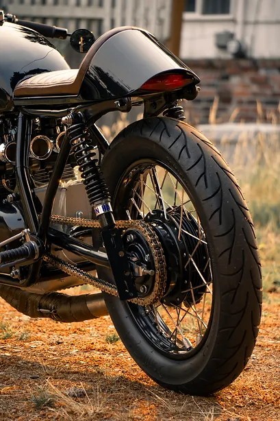 stripped down custom 1974 honda cb550 cafe racer is as stylish as they come 3
