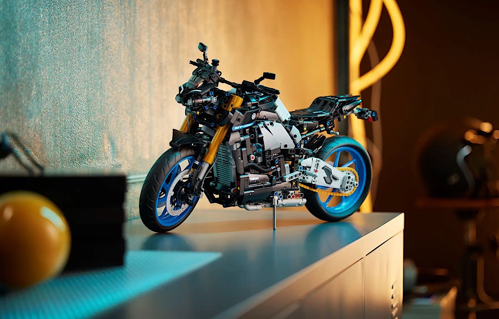 yamaha mt 10 sp comes together from 1478 lego pieces just as aggressive as the real deal 9