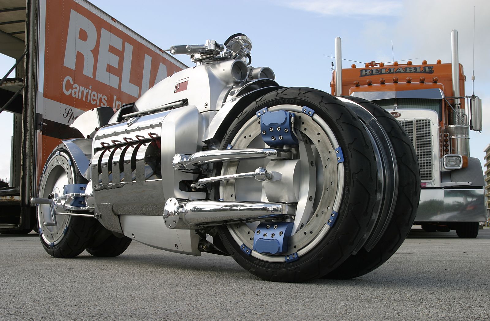 20 years ago dodge unveiled the tomahawk a v10 powered bike that s still insane today 2