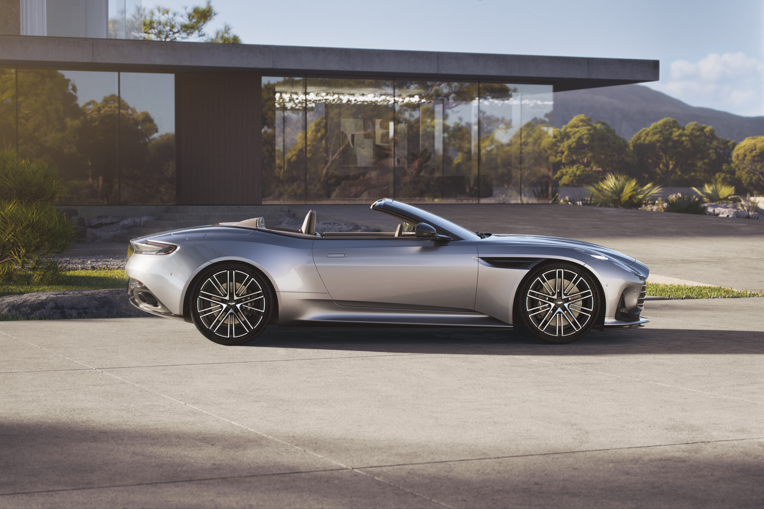 Aston Martin DB12 Volante 5 scaled