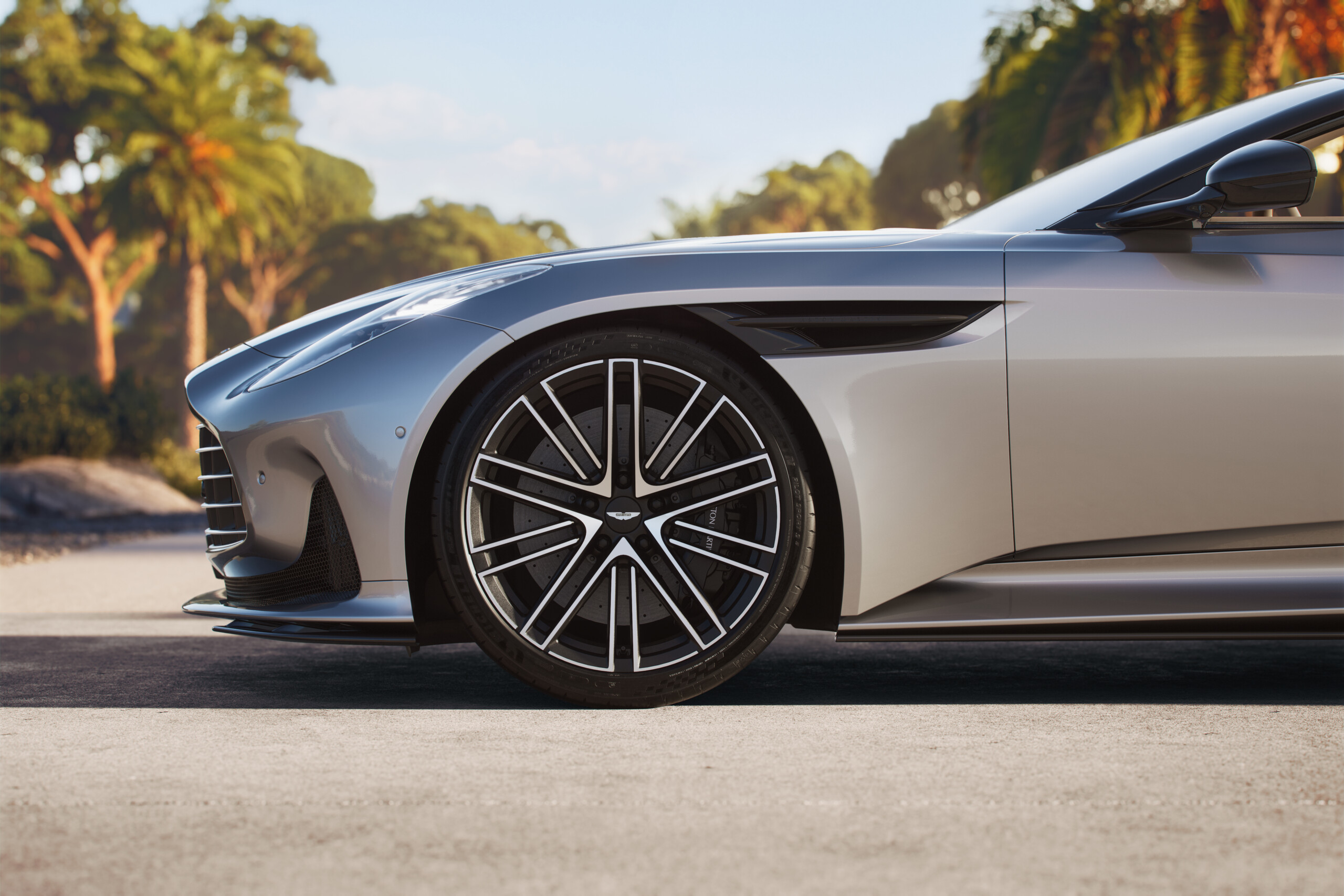 Aston Martin DB12 Volante 9 scaled