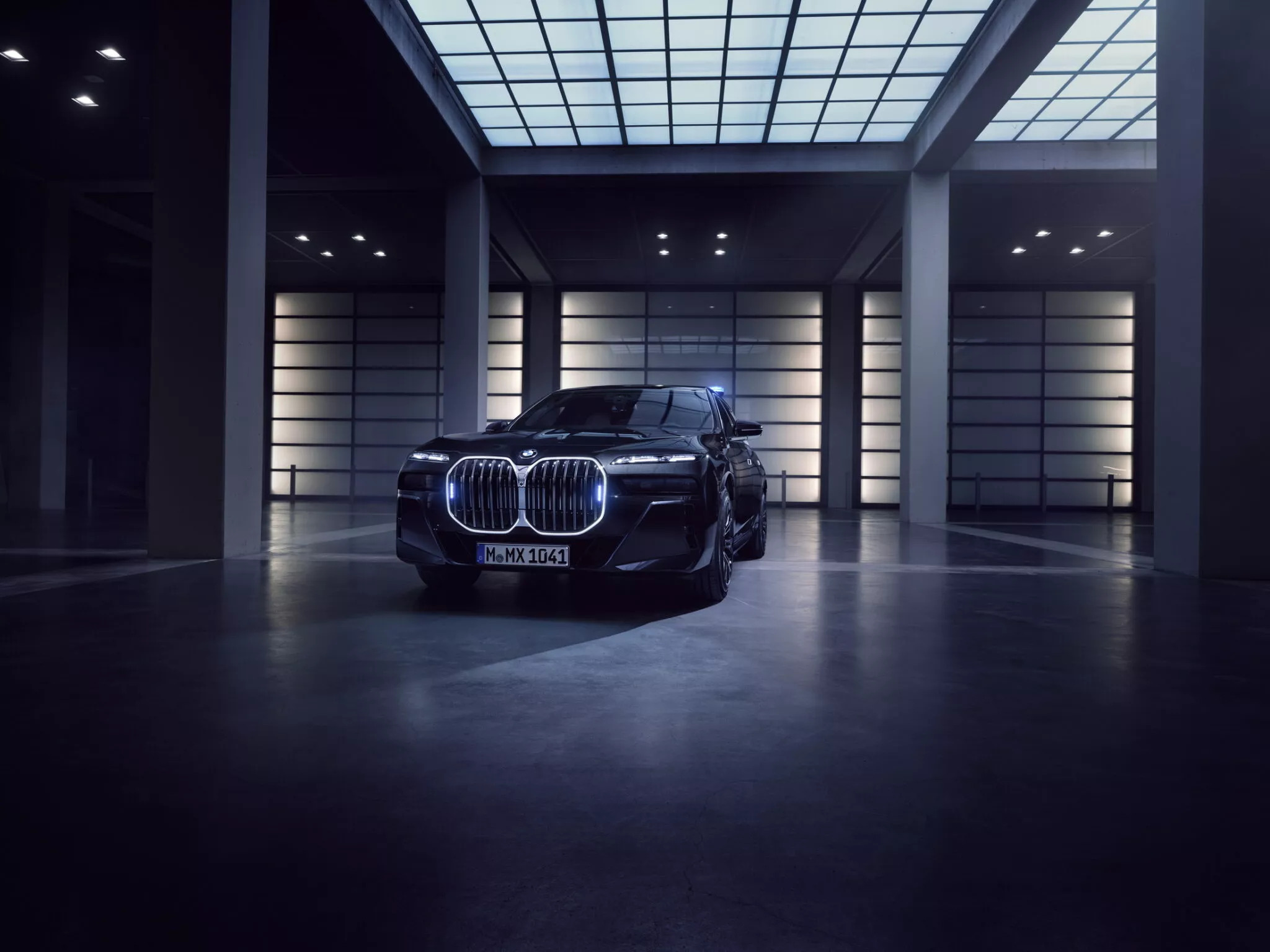 BMW 7 Series Protection 16 2048x1536 1