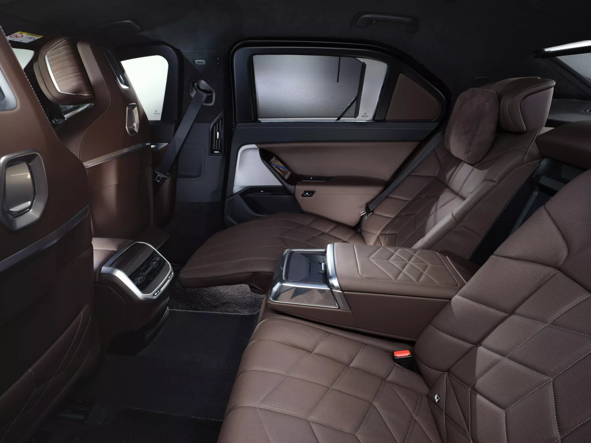 BMW 7 Series Protection 23 2048x1536 1