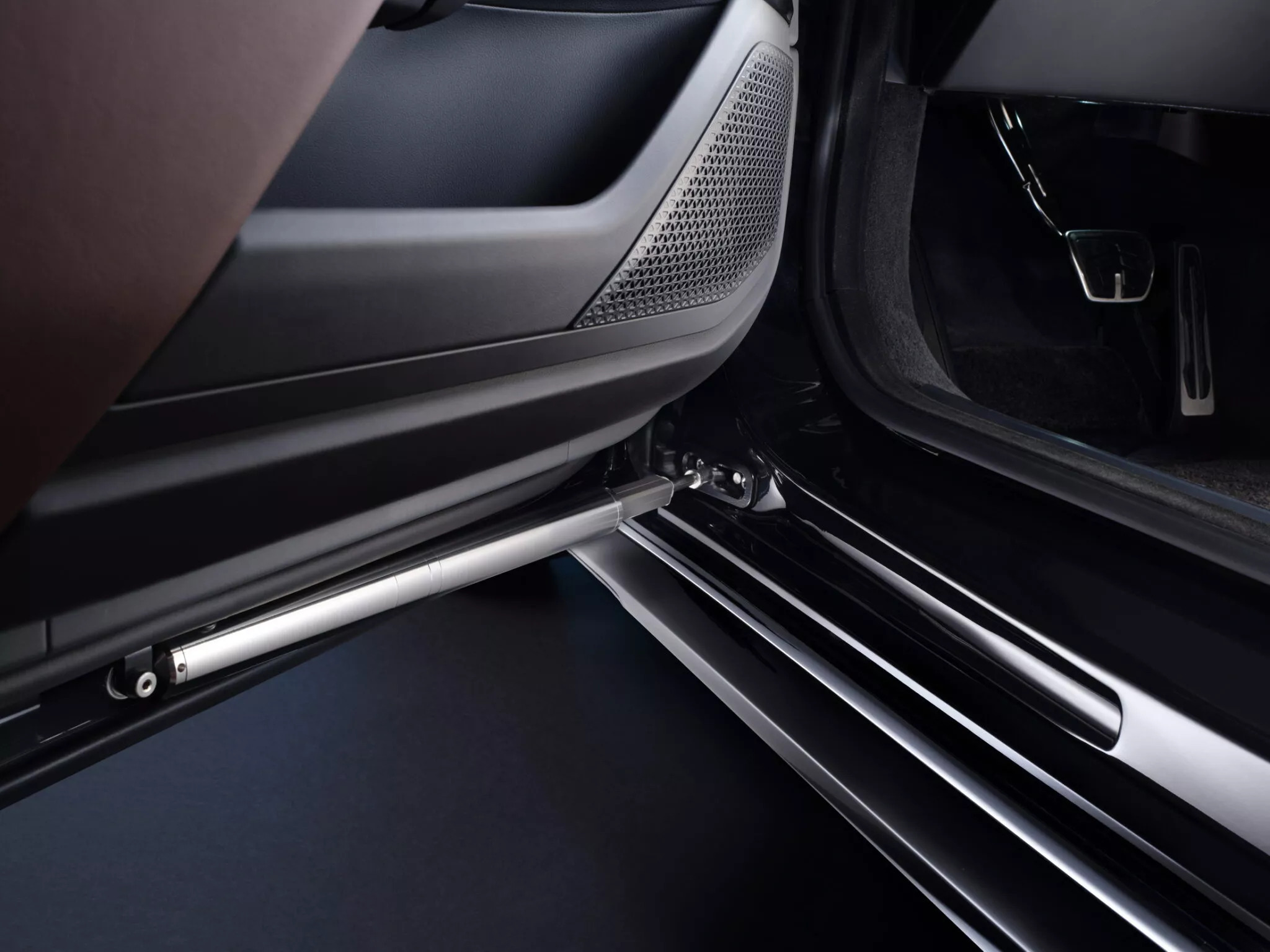 BMW 7 Series Protection 29 2048x1536 1