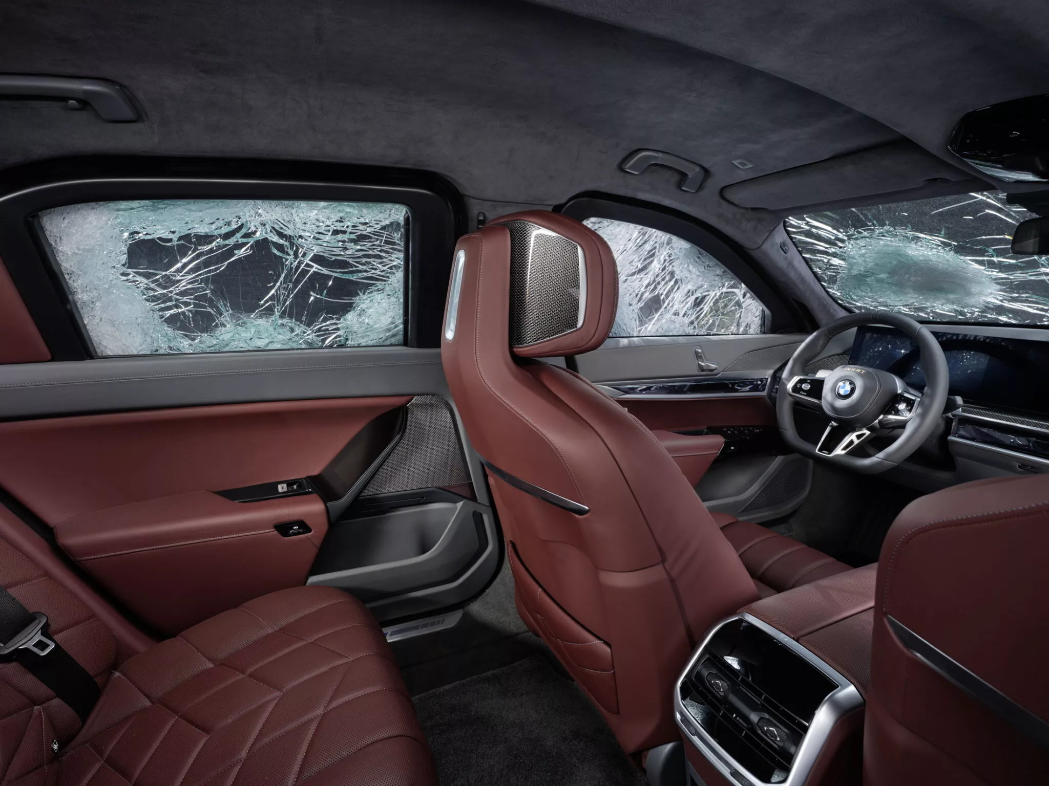 BMW 7 Series Protection 32 2048x1536 1