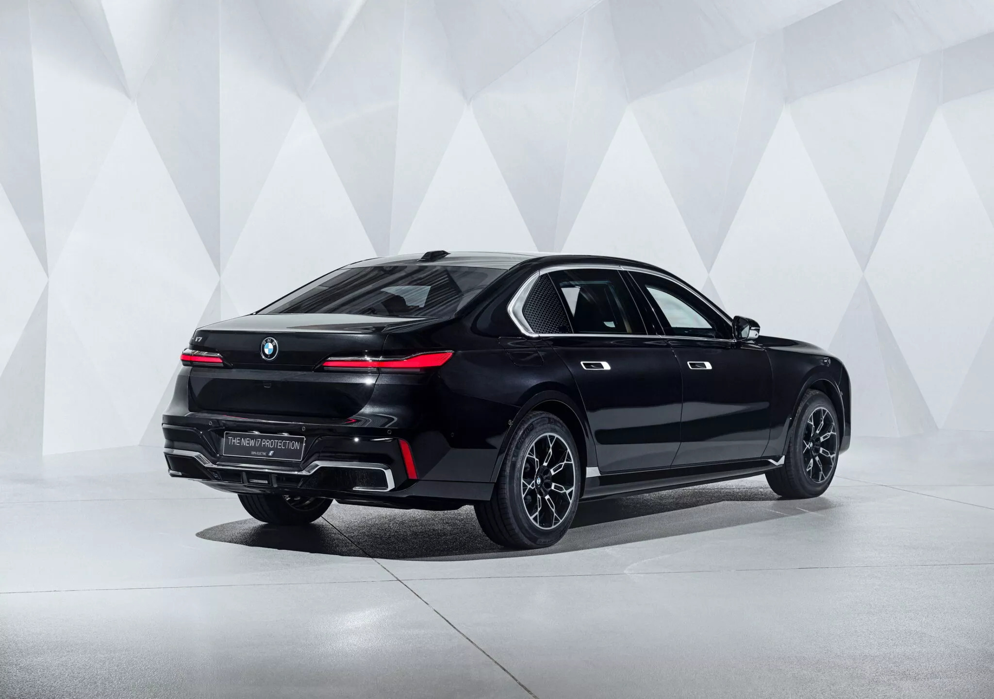 BMW i7 Protection 3 2048x1439 1