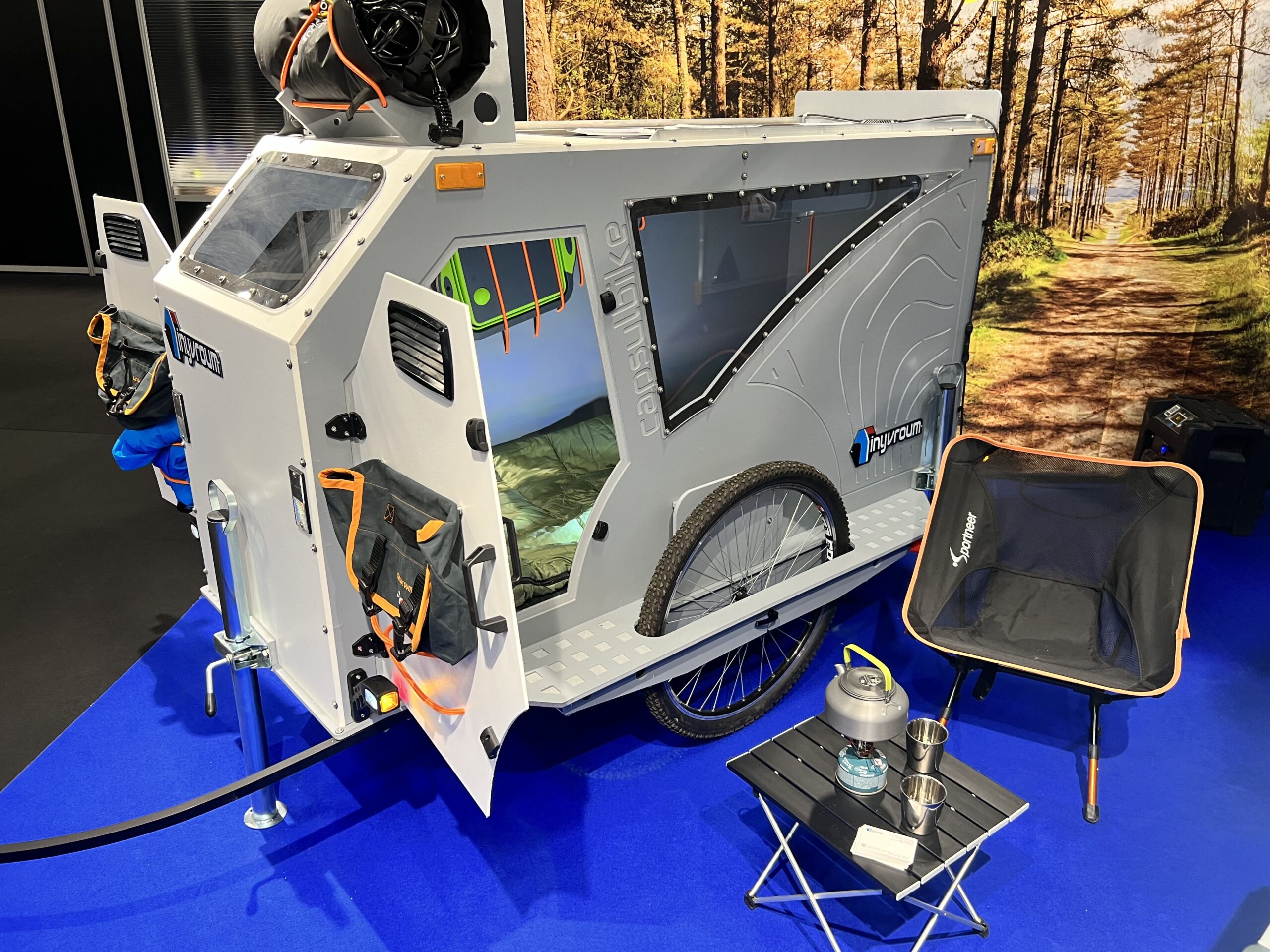 capsulbike the e bike trailer that has everything including kitchen and shower 1