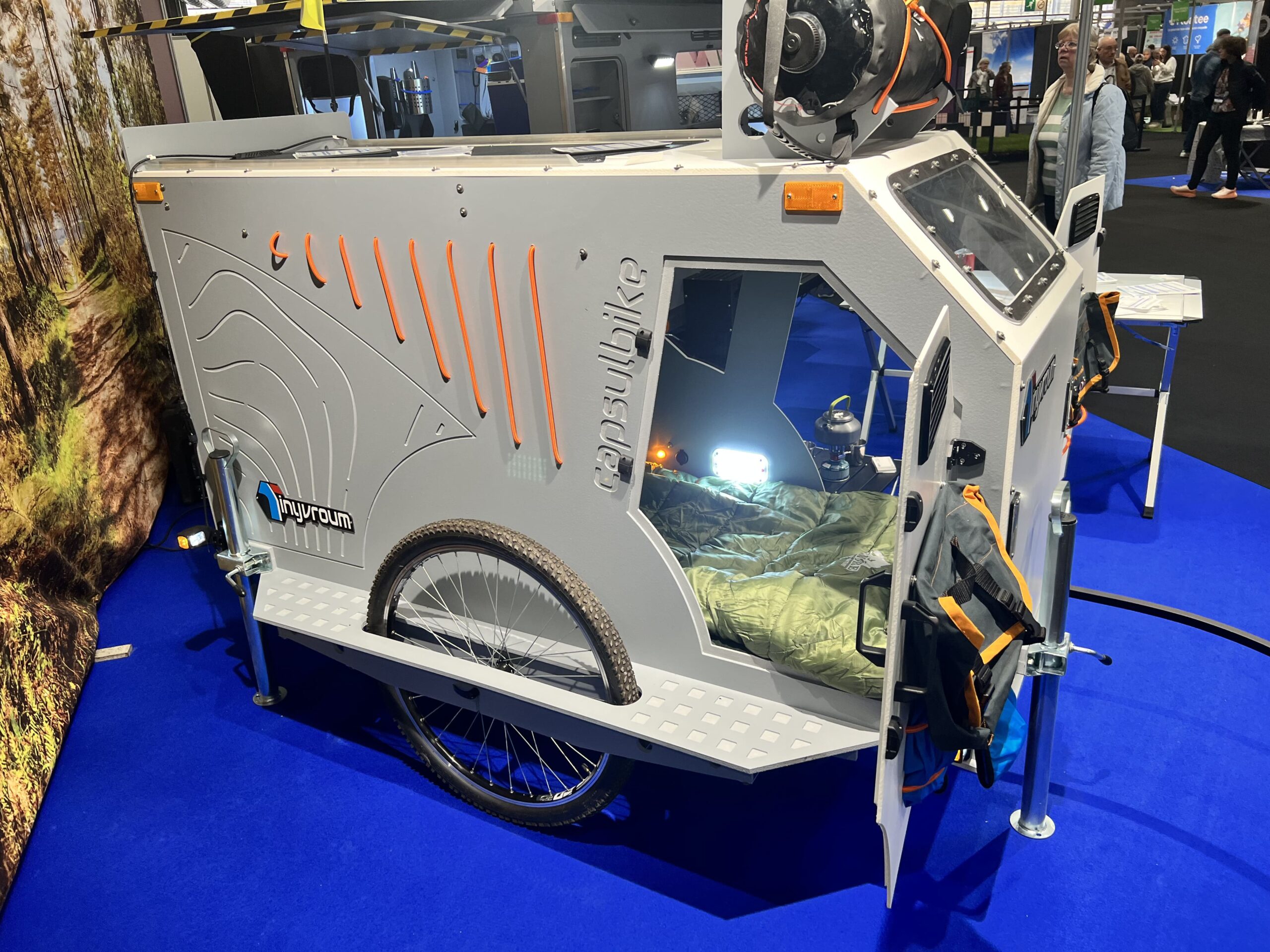 capsulbike the e bike trailer that has everything including kitchen and shower 2
