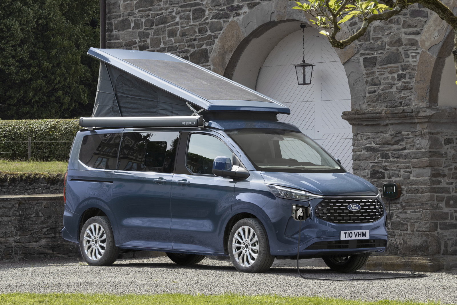 ford transit custom nugget 2024 camper 01