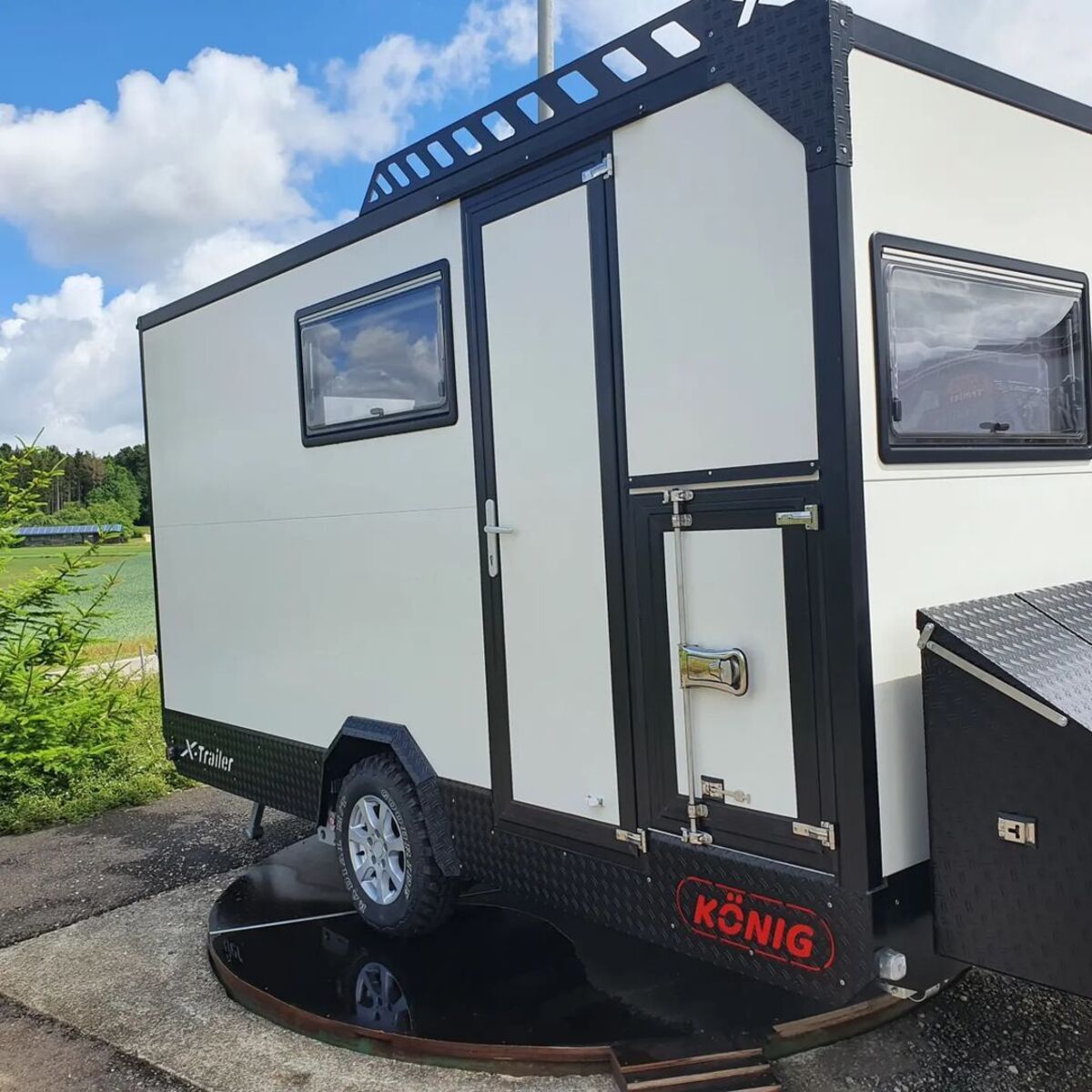 konig x trailer overdoes it on modularity so you wont miss home on the road 1