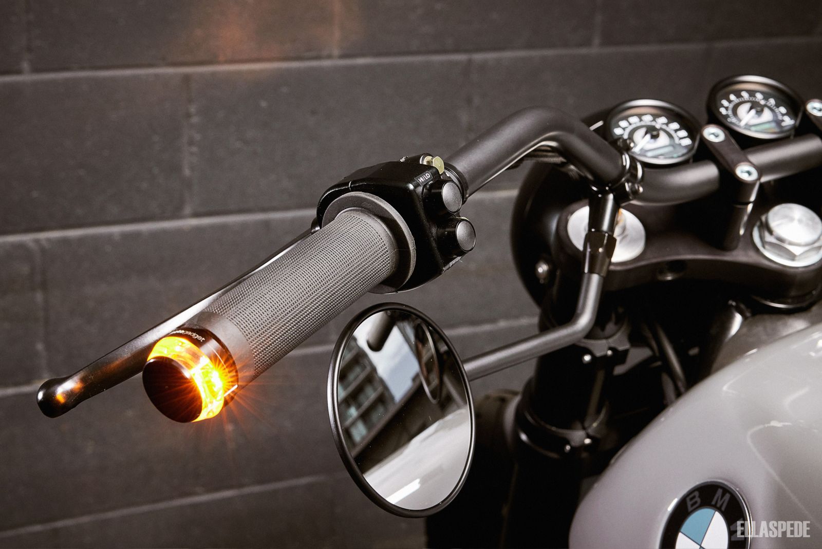 modified 1986 bmw k 100 has an understated look and heaps of modern componentry 7