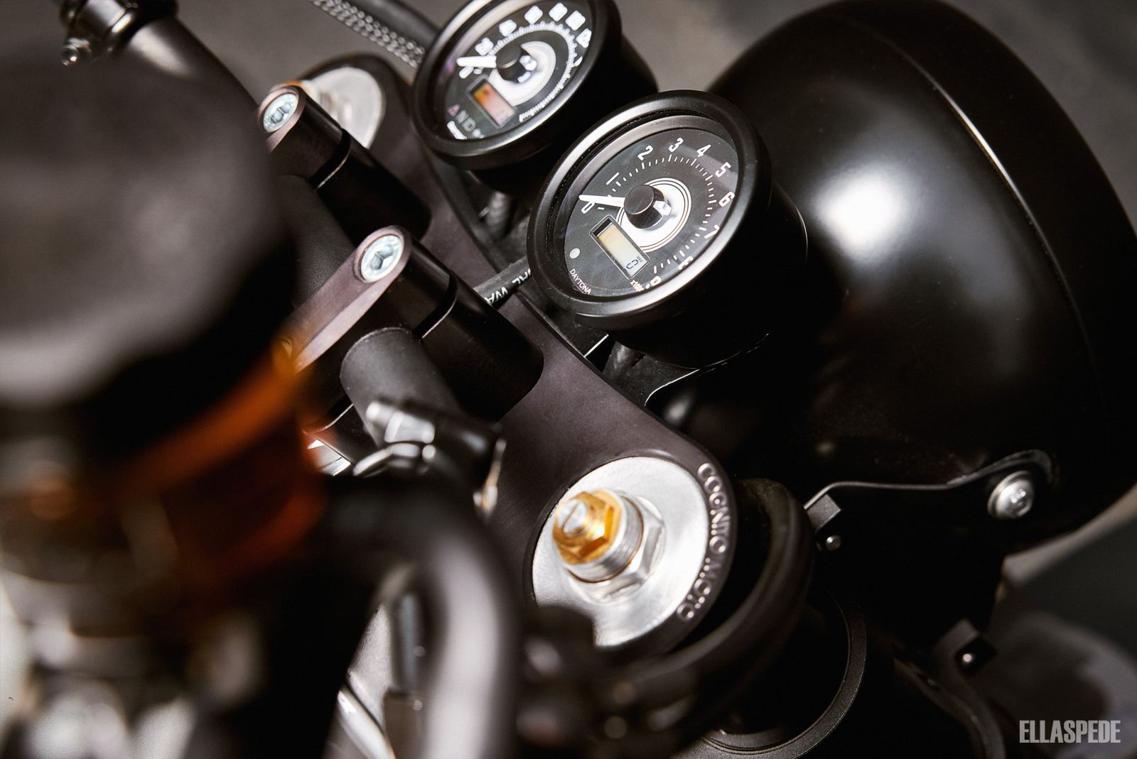 modified 1986 bmw k 100 has an understated look and heaps of modern componentry 8