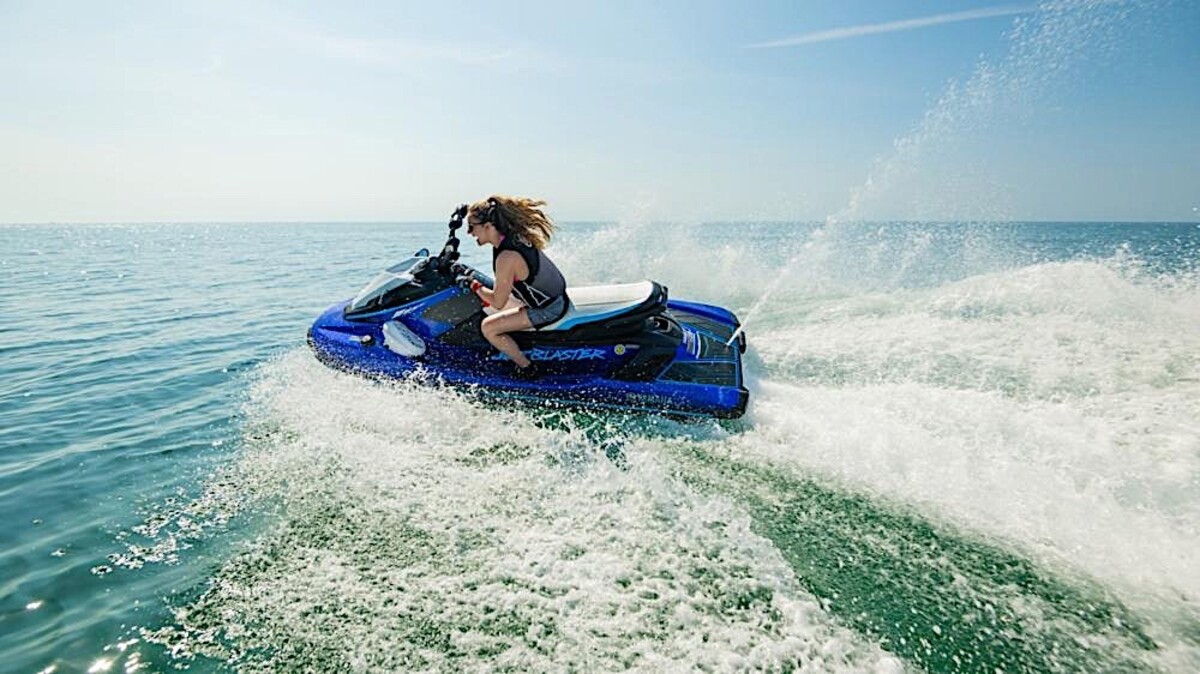 summer is about to end so yamaha is refreshing the waverunner jetski family 17