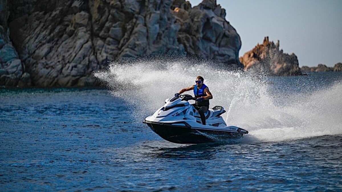 summer is about to end so yamaha is refreshing the waverunner jetski family 21
