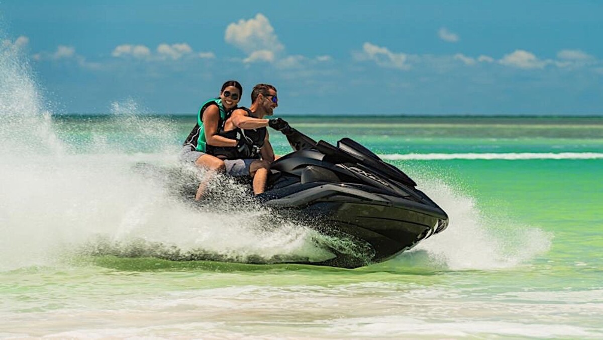 summer is about to end so yamaha is refreshing the waverunner jetski family 9