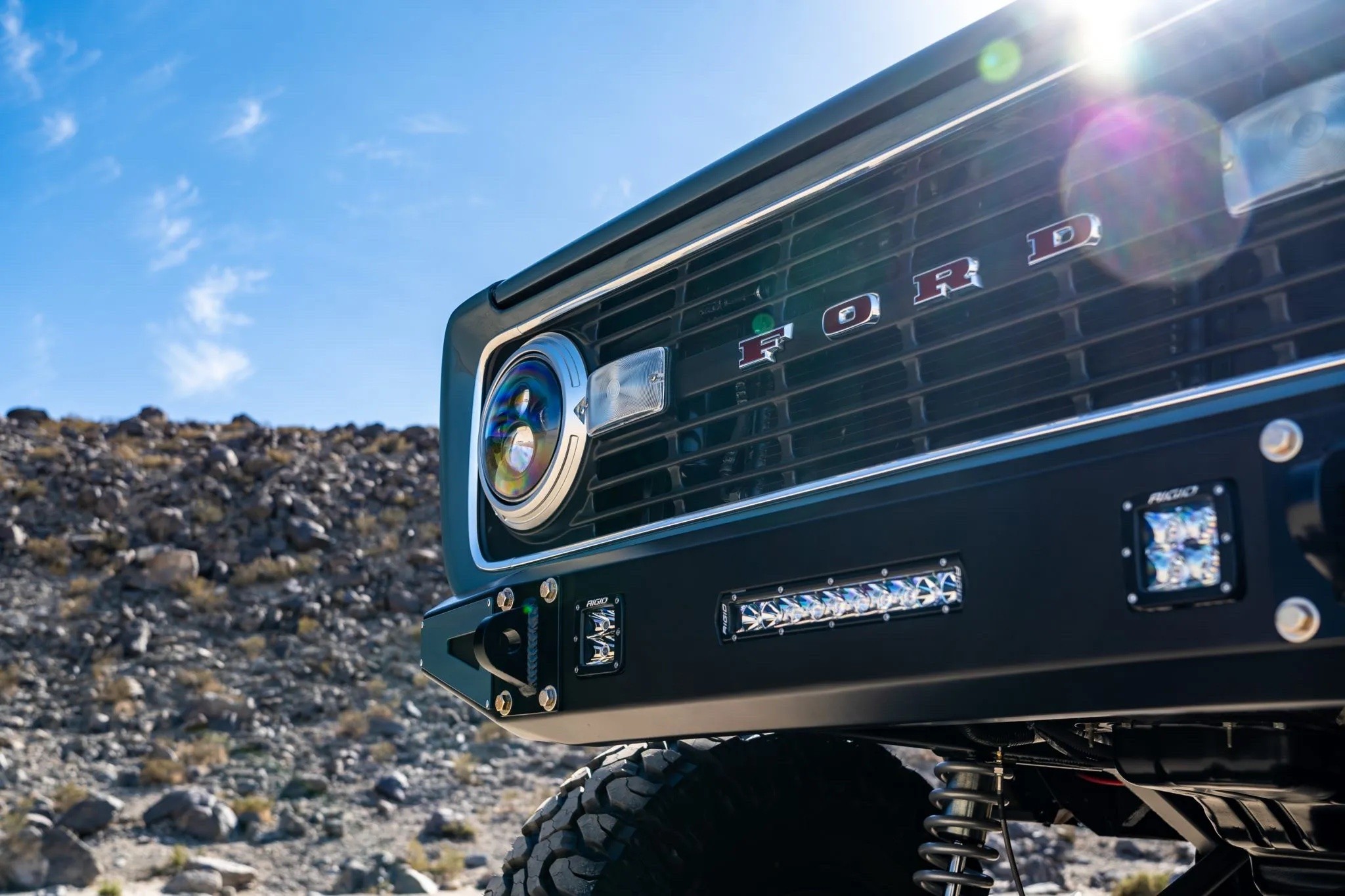 1972 ford bronco restomod gets turquoise and digital eveything 18