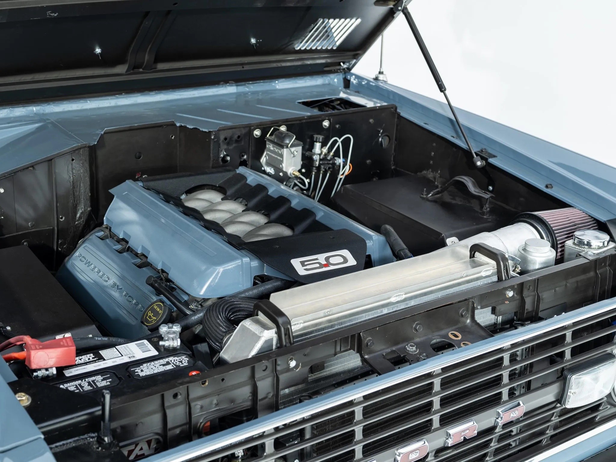 1972 ford bronco restomod gets turquoise and digital eveything 29