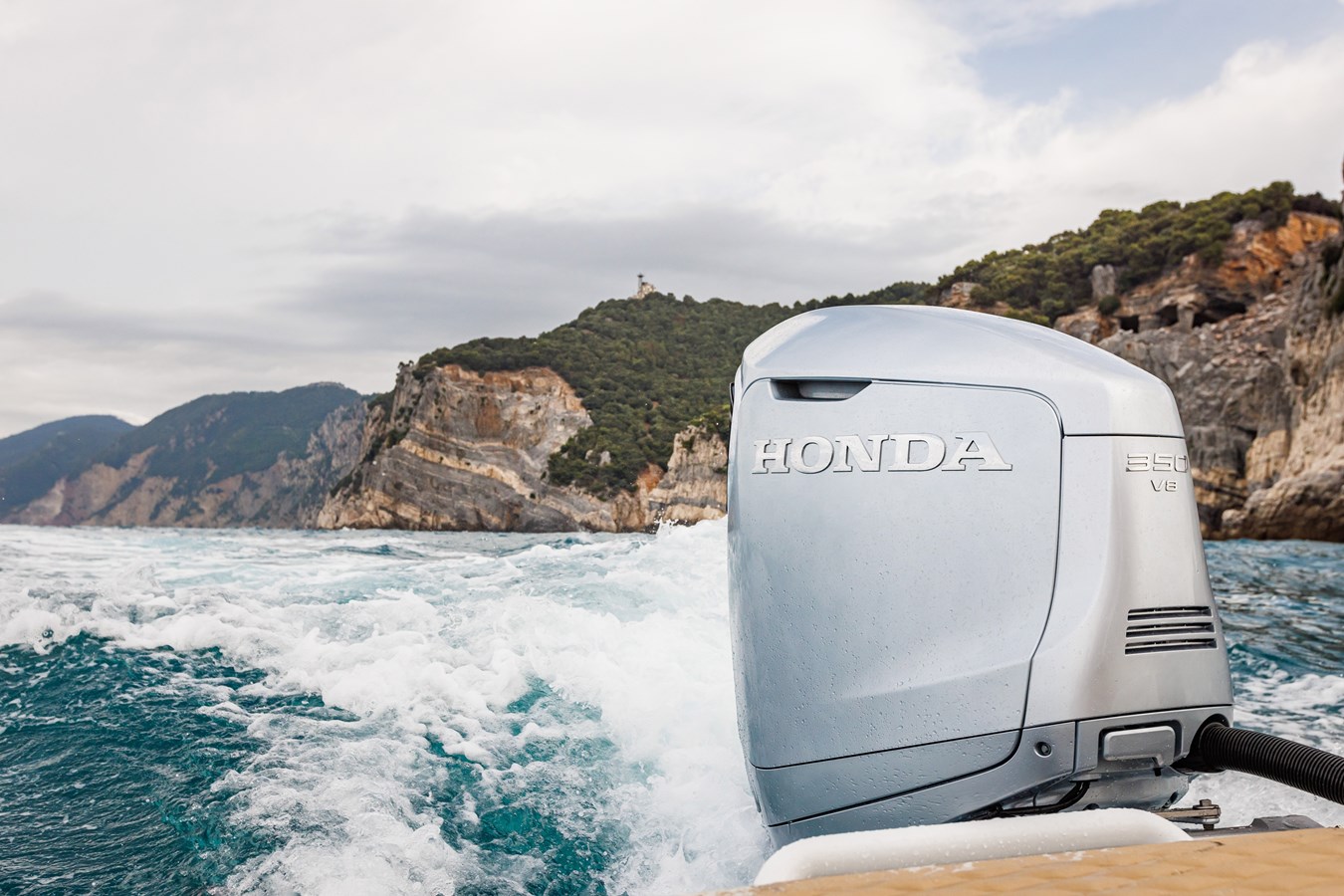 448050 Honda launch their first V8 engine the new Honda Marine BF350 at Genoa Boat