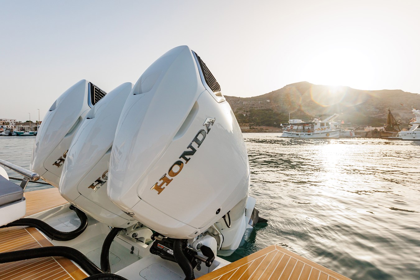 448051 Honda launch their first V8 engine the new Honda Marine BF350 at Genoa Boat