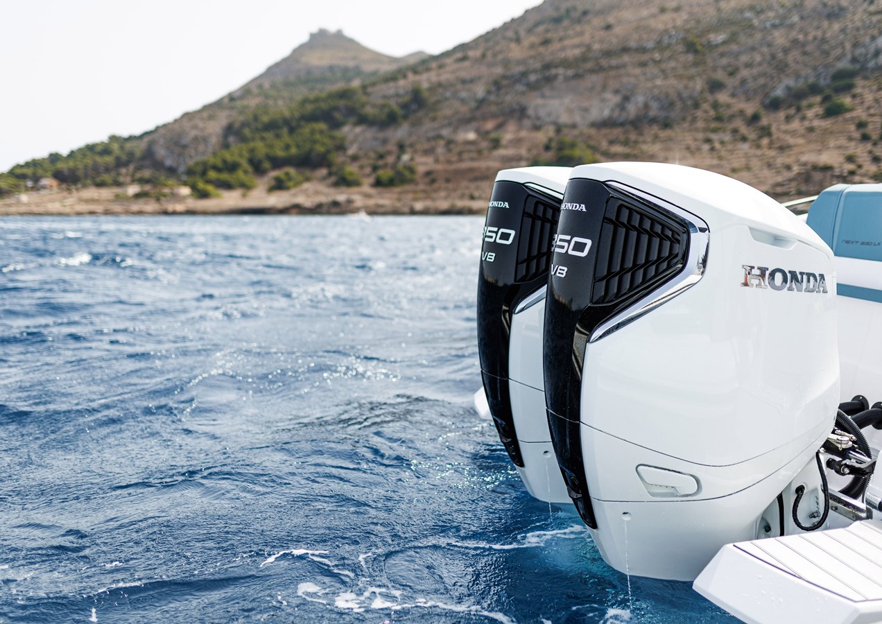 448052 Honda launch their first V8 engine the new Honda Marine BF350 at Genoa Boat