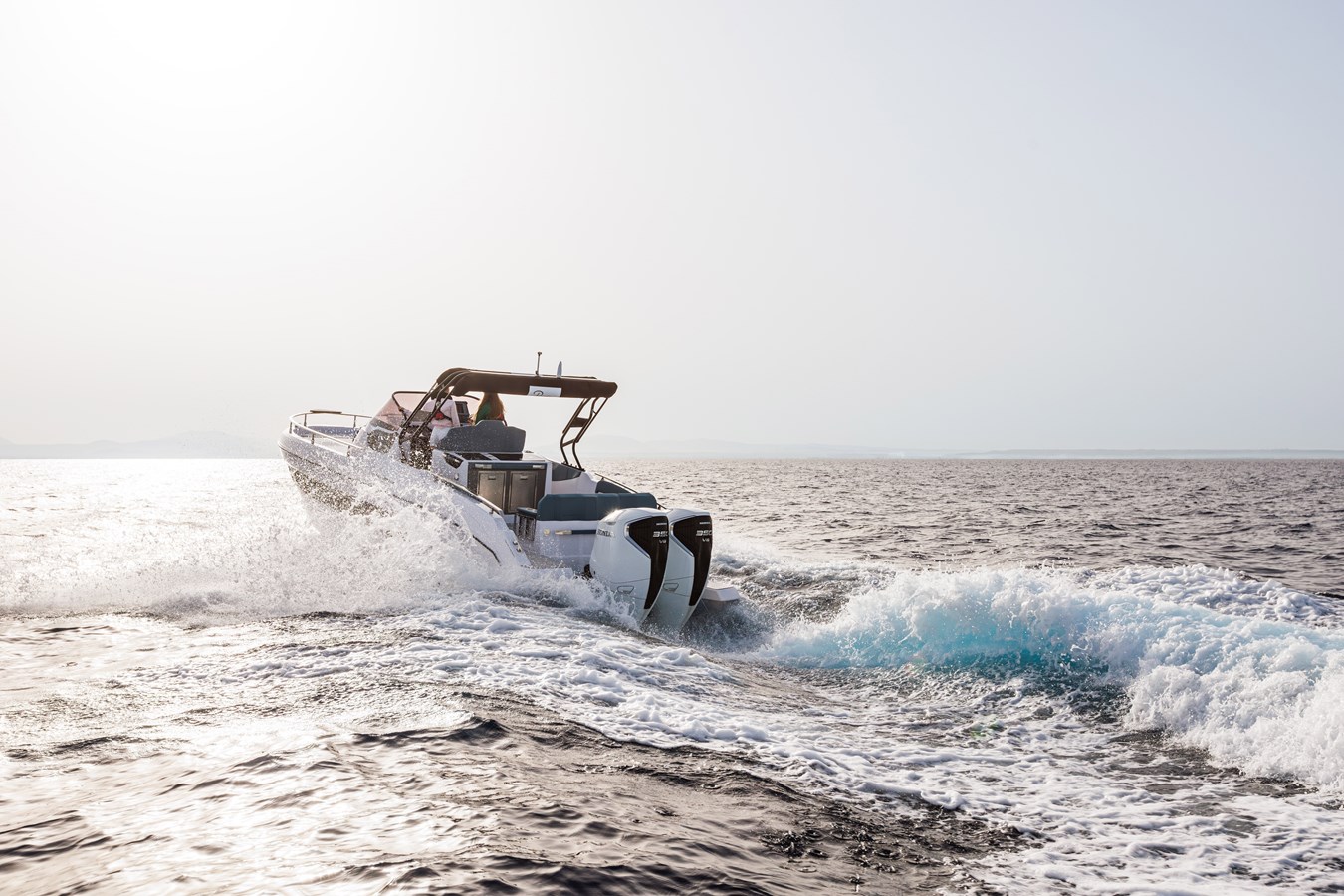 448053 Honda launch their first V8 engine the new Honda Marine BF350 at Genoa Boat