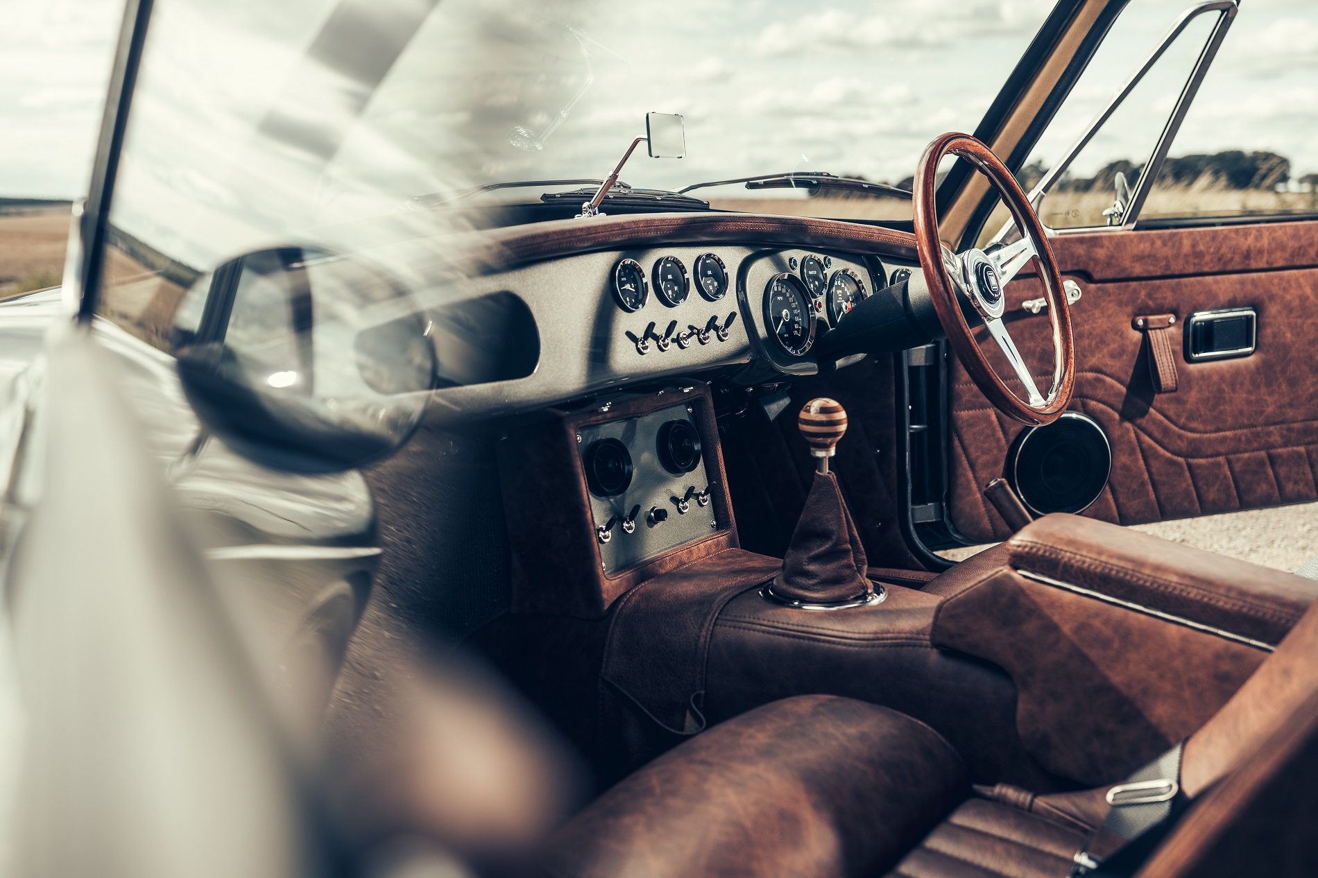 9.LE60interior