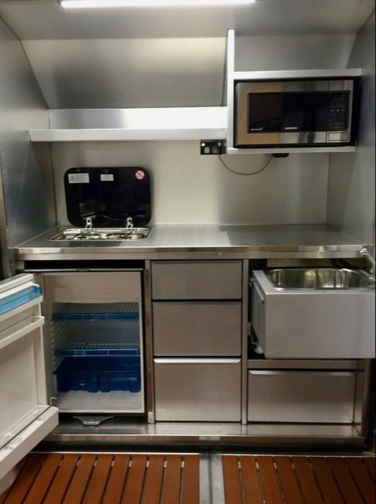 the hutrv deckpod is an expanding hybrid trailer like nothing youve seen before 5