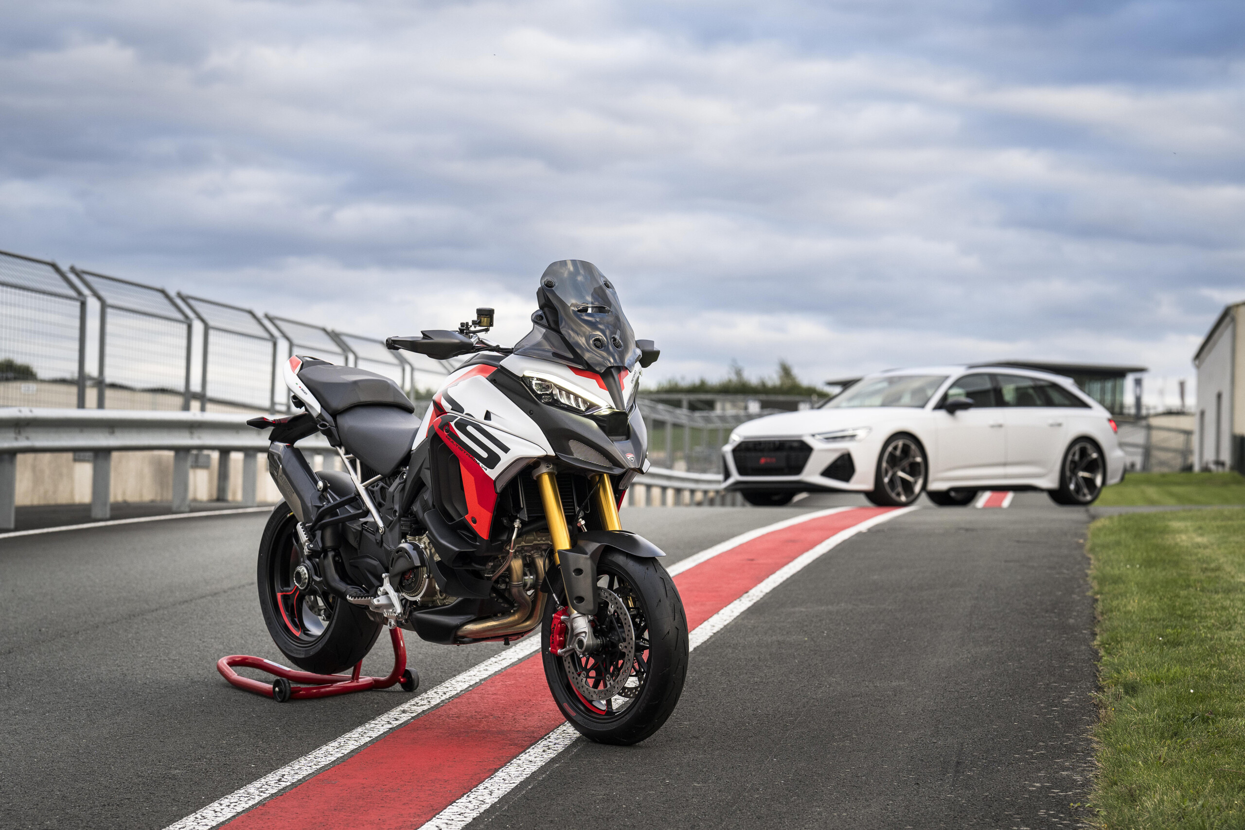 MY24 Ducati Multistrada V4 RS 052 UC565687 Mid scaled