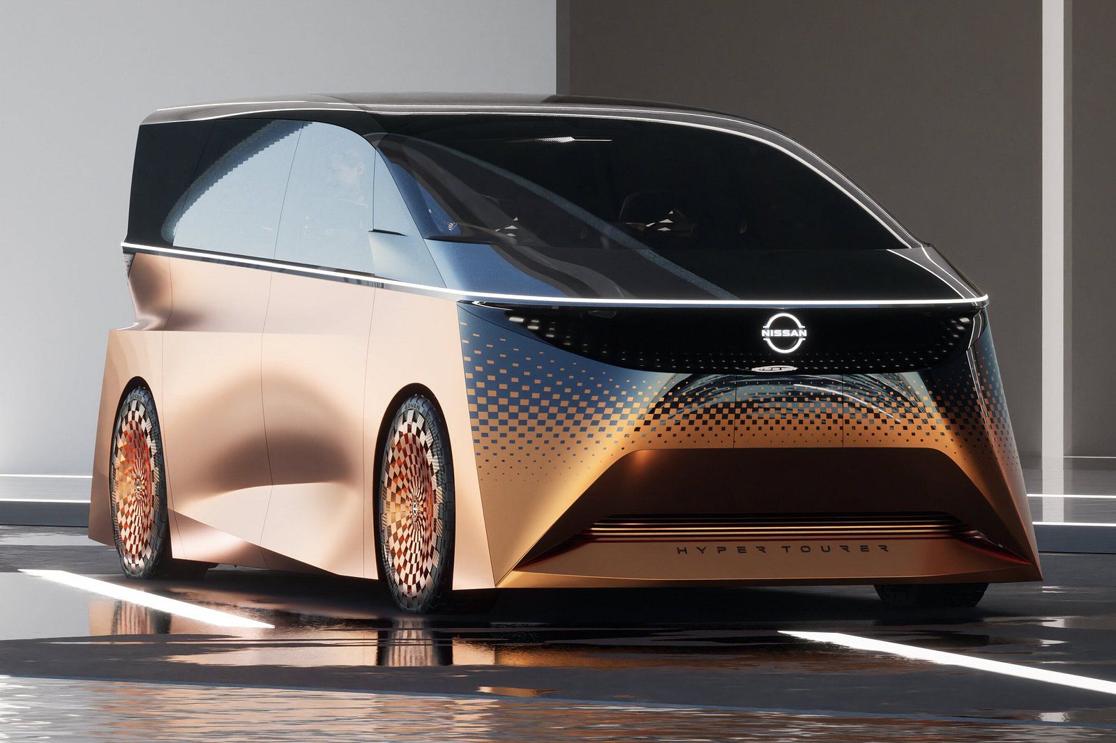 Nissan Hyper Tourer 1