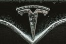 andreas rasmussen pebIicUHr1M unsplash tesla pioggia