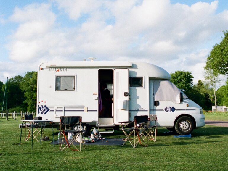 lucas favre pNrD2jNRk8Y unsplash camper