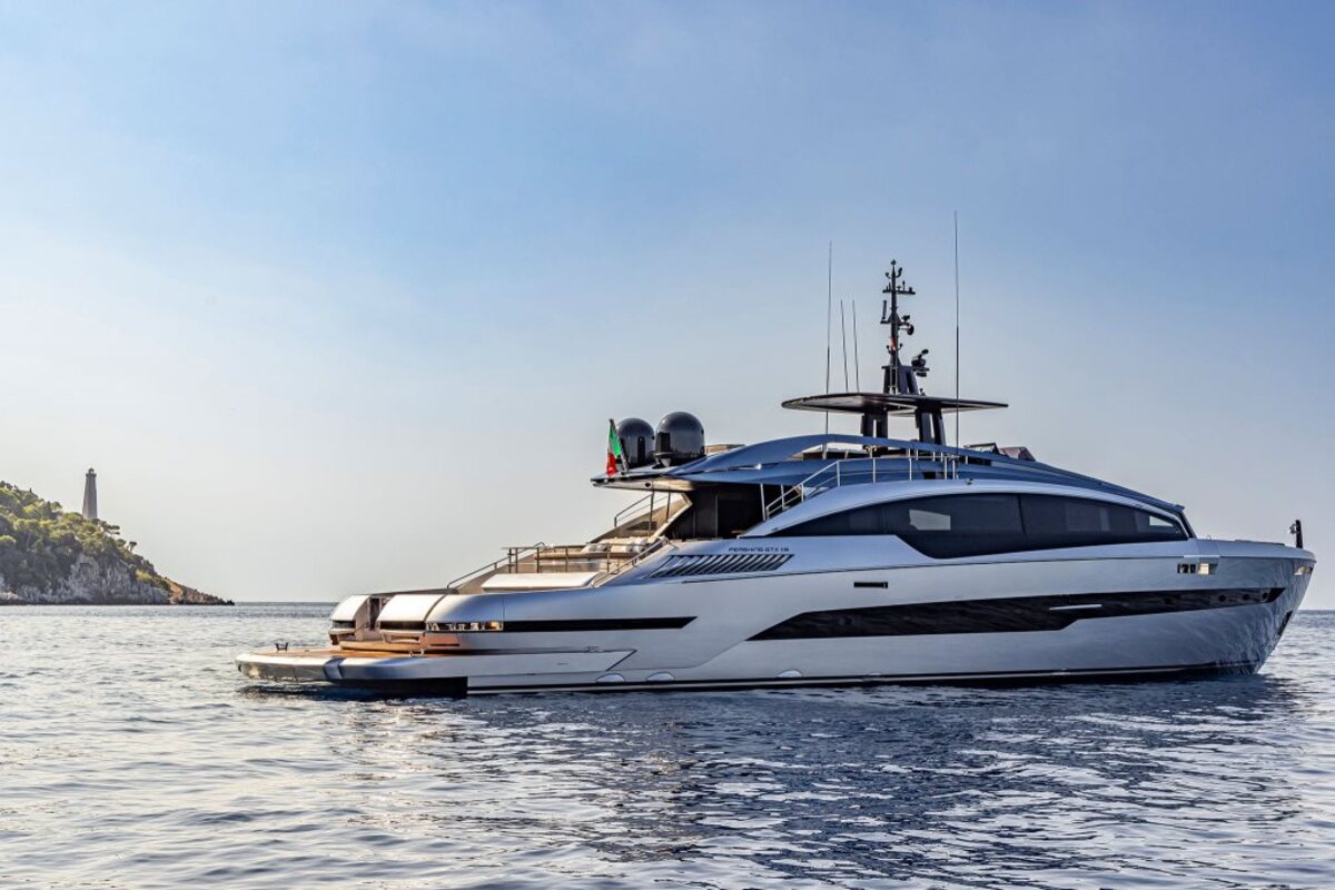 pershing gtx116 is a revolutionary sport utility yacht that focuses on extreme liveability 14