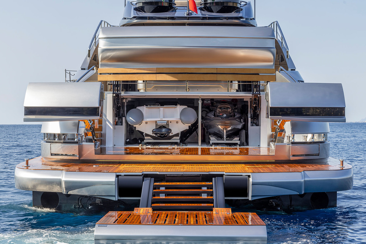 pershing gtx116 is a revolutionary sport utility yacht that focuses on extreme liveability 15