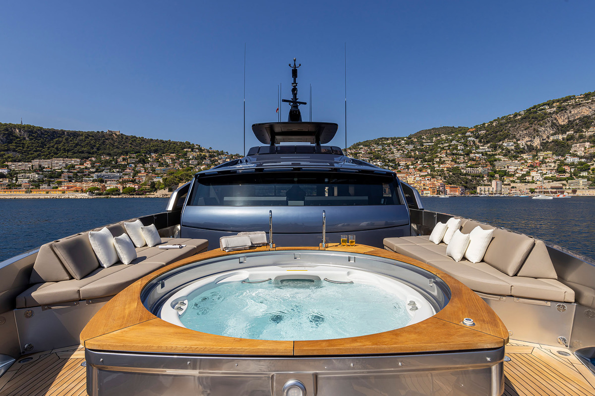 pershing gtx116 is a revolutionary sport utility yacht that focuses on extreme liveability 16