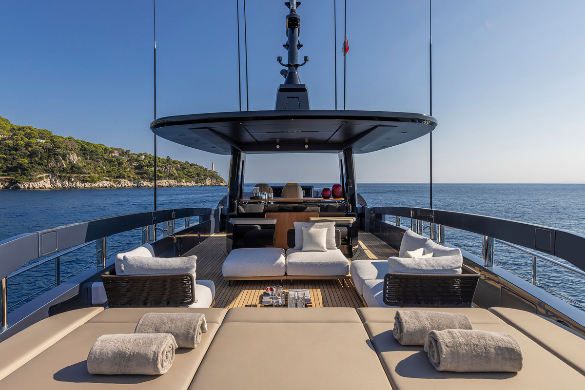 pershing gtx116 is a revolutionary sport utility yacht that focuses on extreme liveability 19