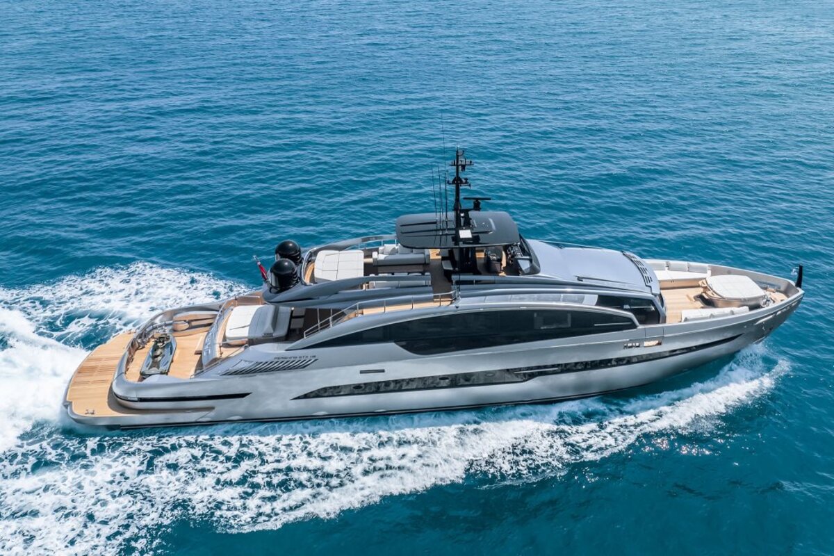 pershing gtx116 is a revolutionary sport utility yacht that focuses on extreme liveability 2