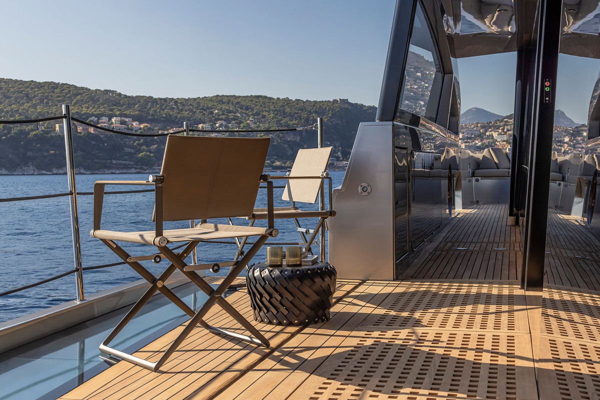 pershing gtx116 is a revolutionary sport utility yacht that focuses on extreme liveability 21
