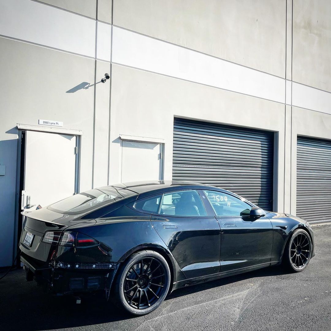tesla model s plaid goes drag racing it is a track monster 5