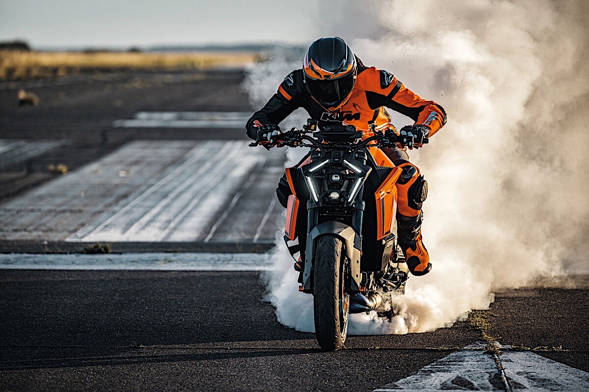 2024 ktm 1390 super duke r is the new definition of naked motorcycle coolness 1
