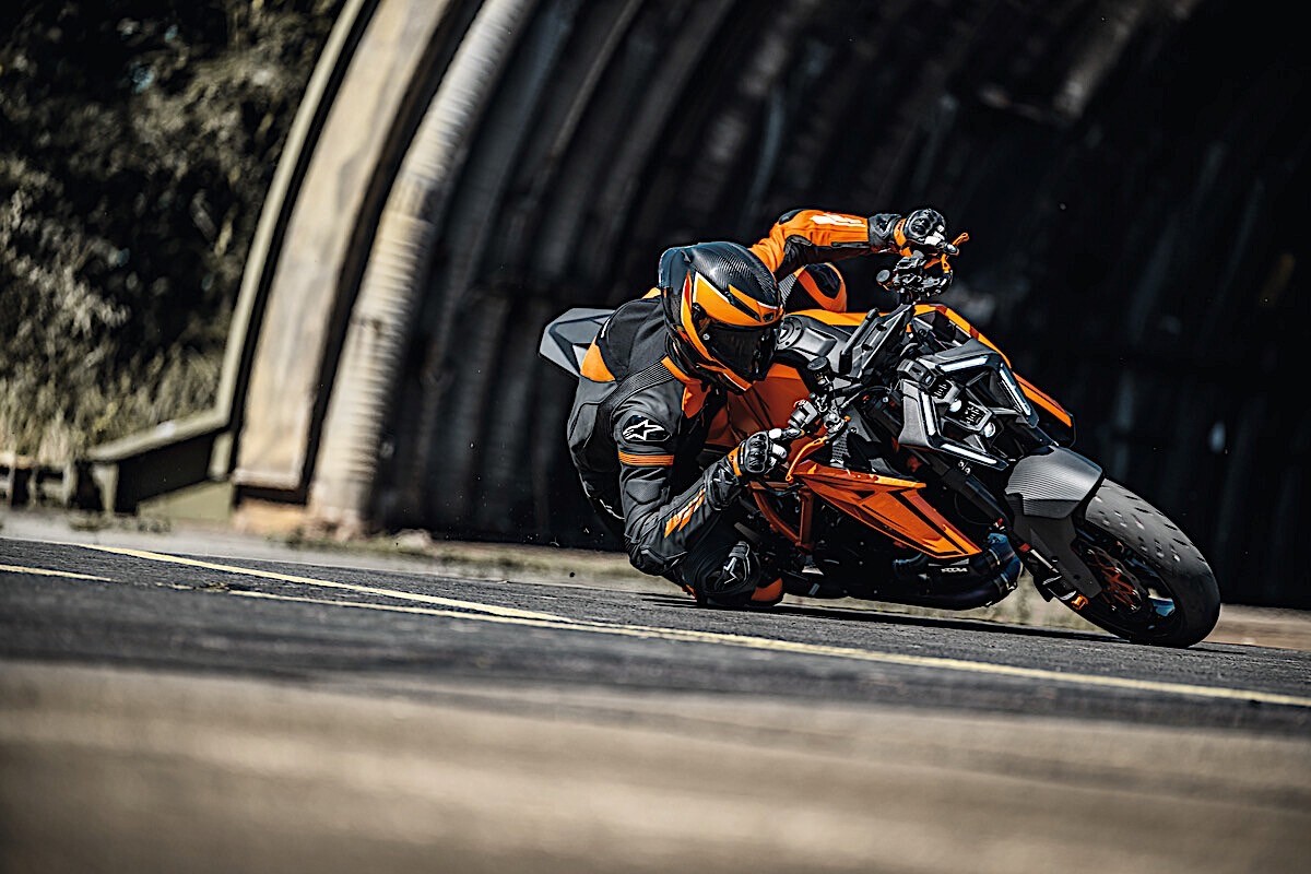 2024 ktm 1390 super duke r is the new definition of naked motorcycle coolness 3