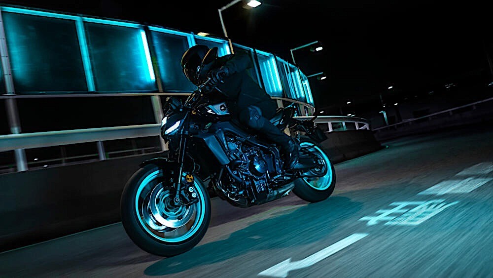 2024 yamaha mt 09 gets a boost in everything is now the naked face of japan s dark side 3