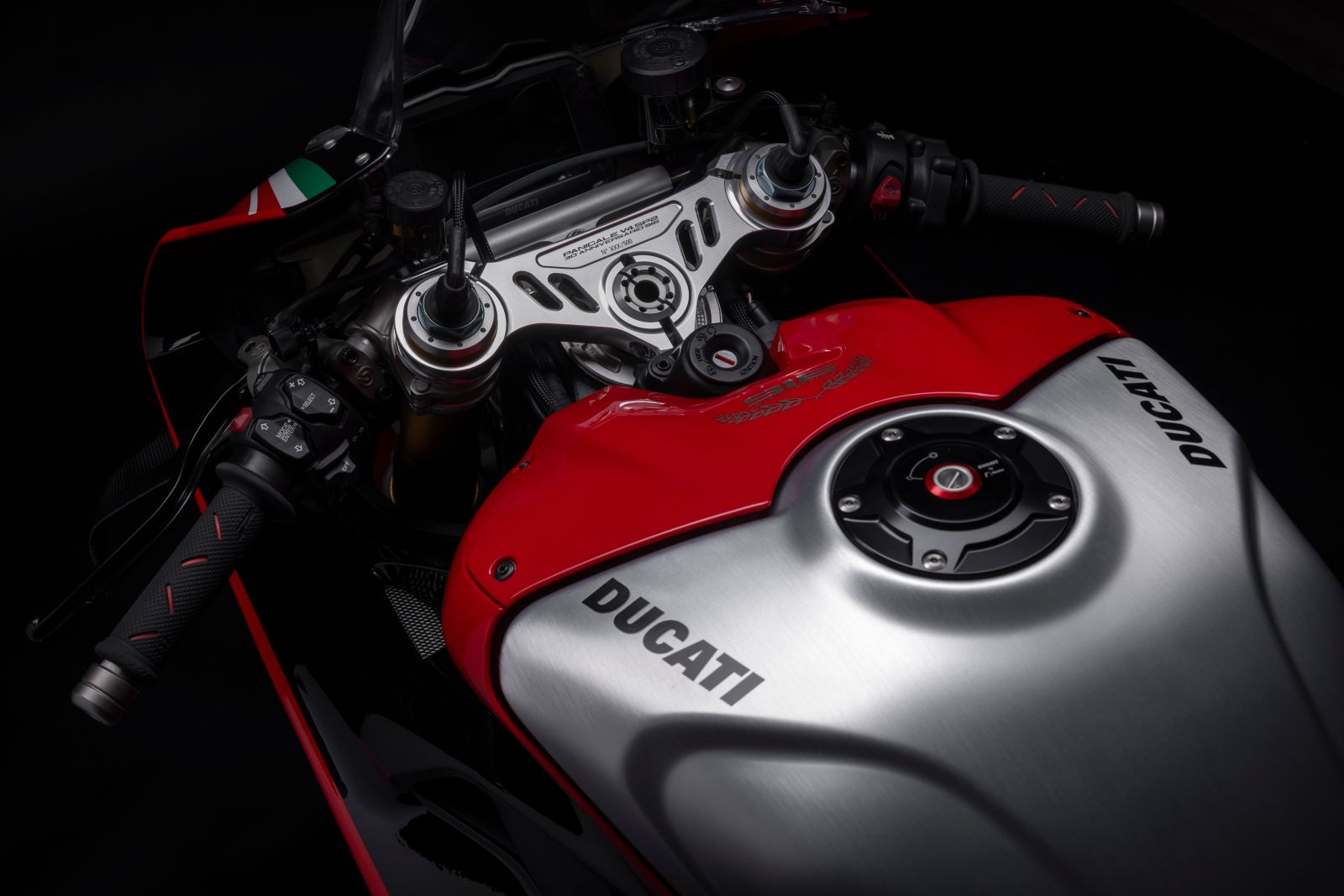6 my2024 panigale v4sp2 30 anniversario 916 studio 45 uc576226 high