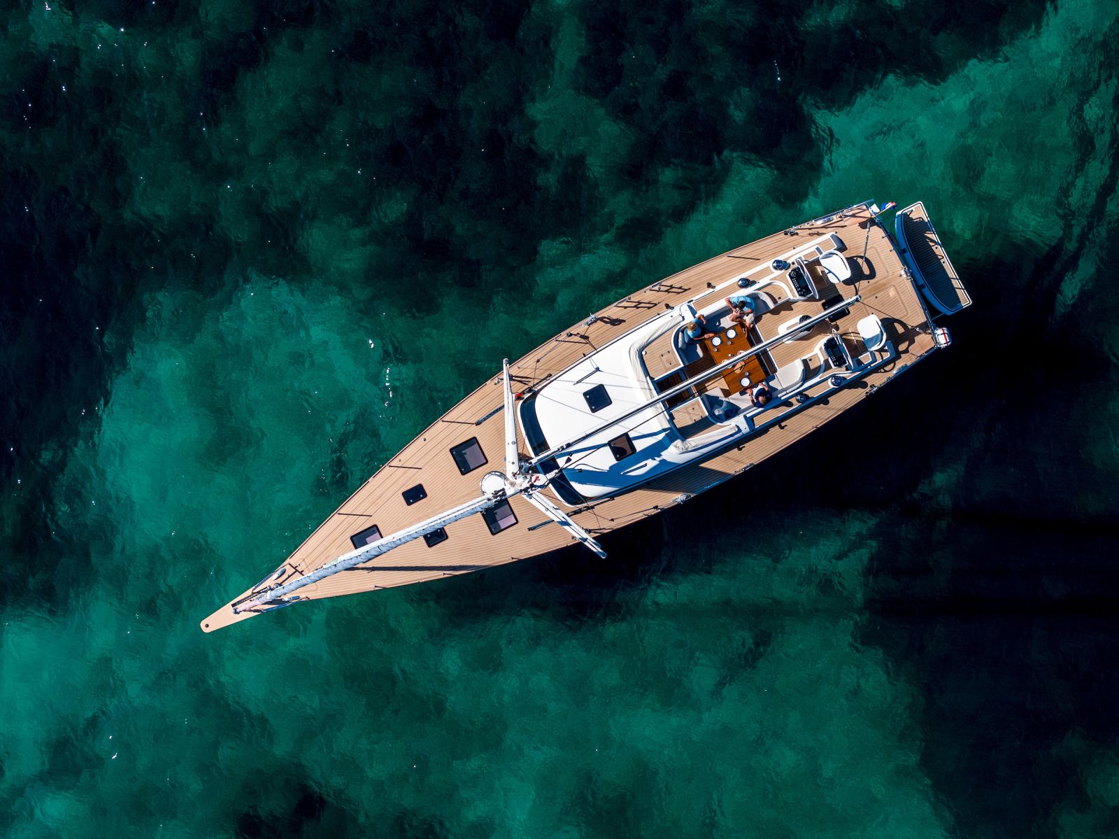Bentley x Contest Yachts 12 1
