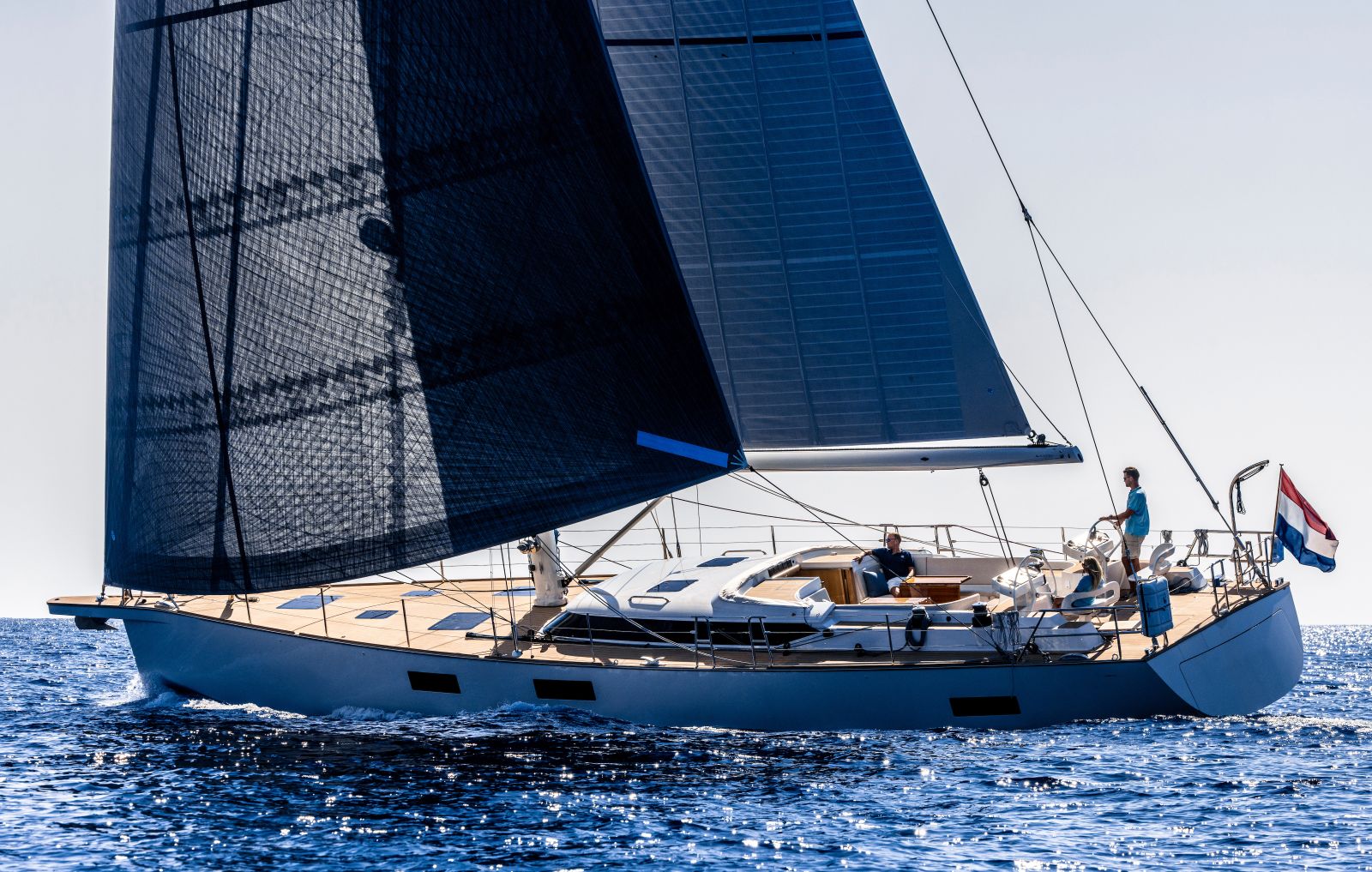 Bentley x Contest Yachts 13 1