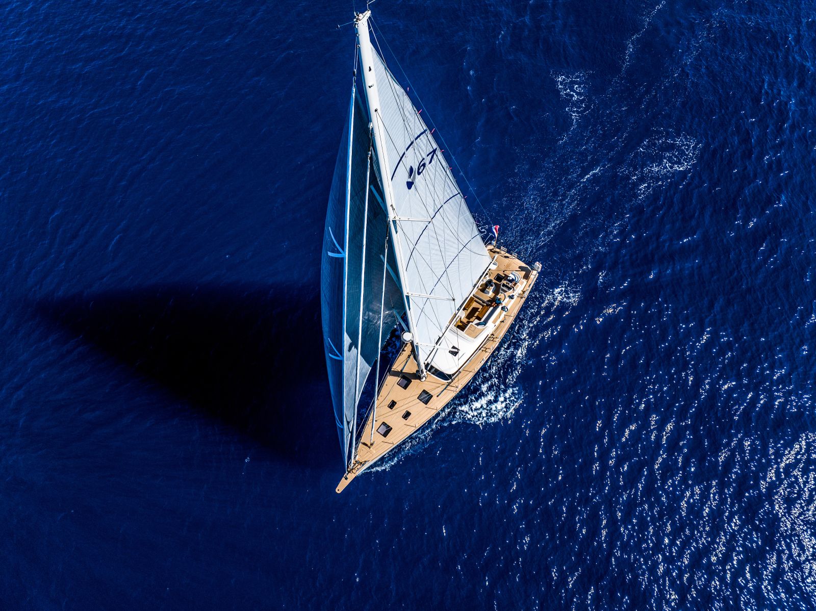 Bentley x Contest Yachts 15 1