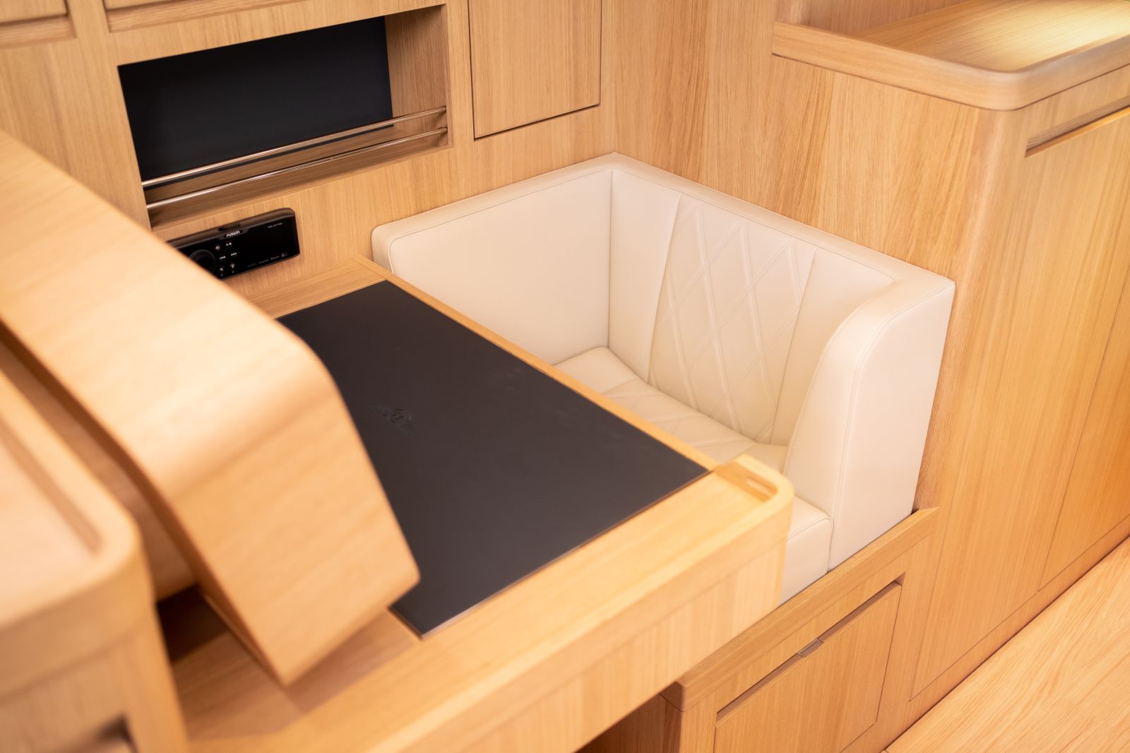 Bentley x Contest Yachts 3 1