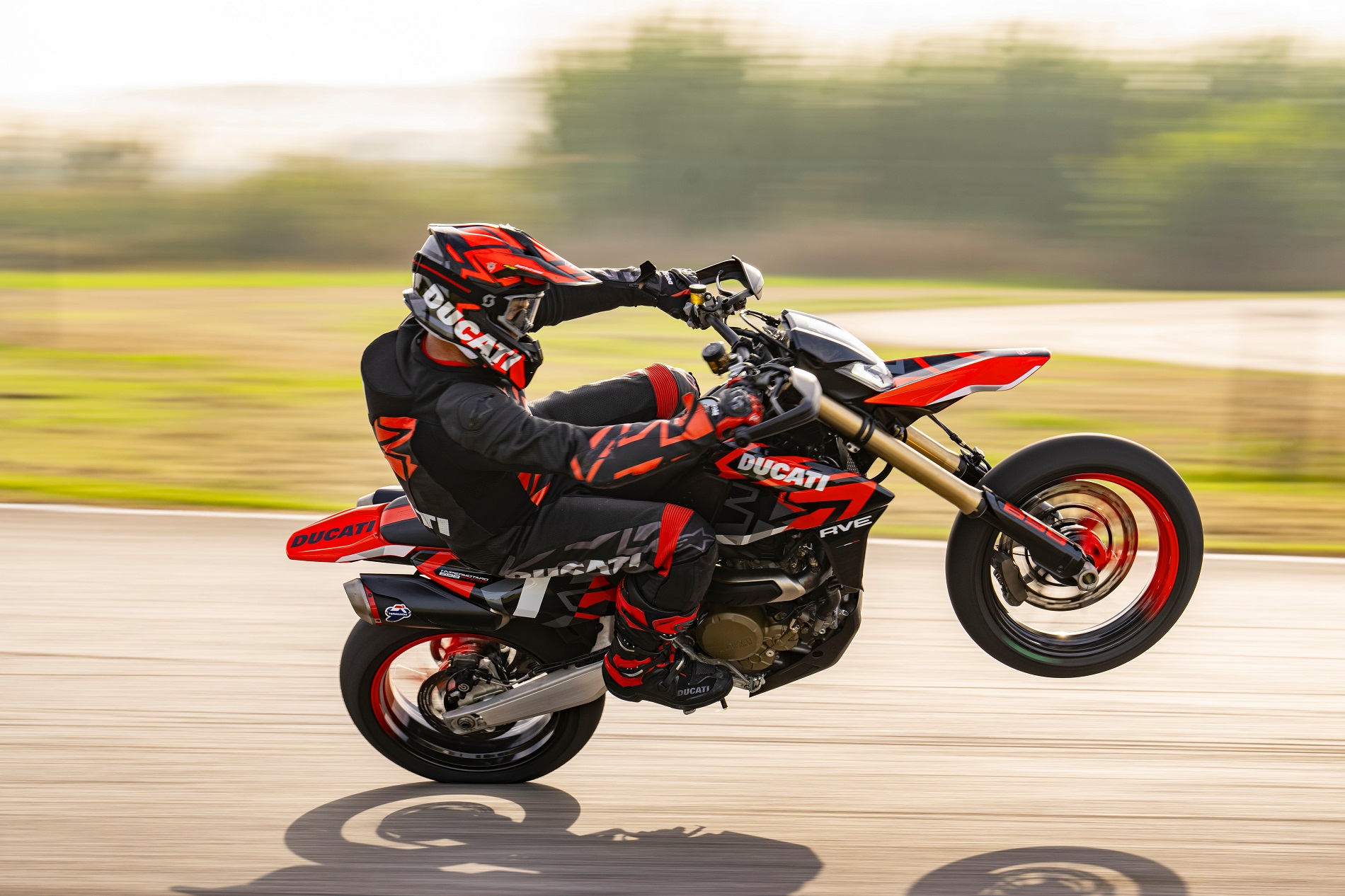 MY24 HYPERMOTARD 698 MONO 04 UC575820 High
