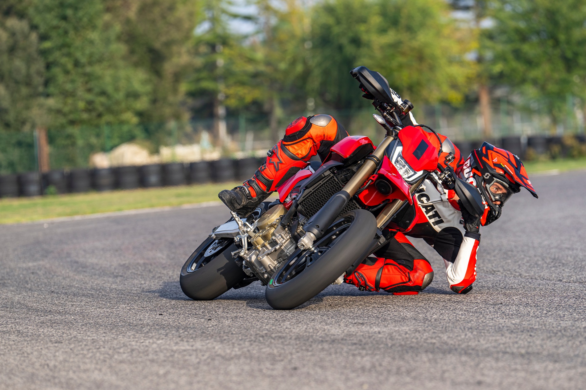 MY24 HYPERMOTARD 698 MONO 05 UC575821 High